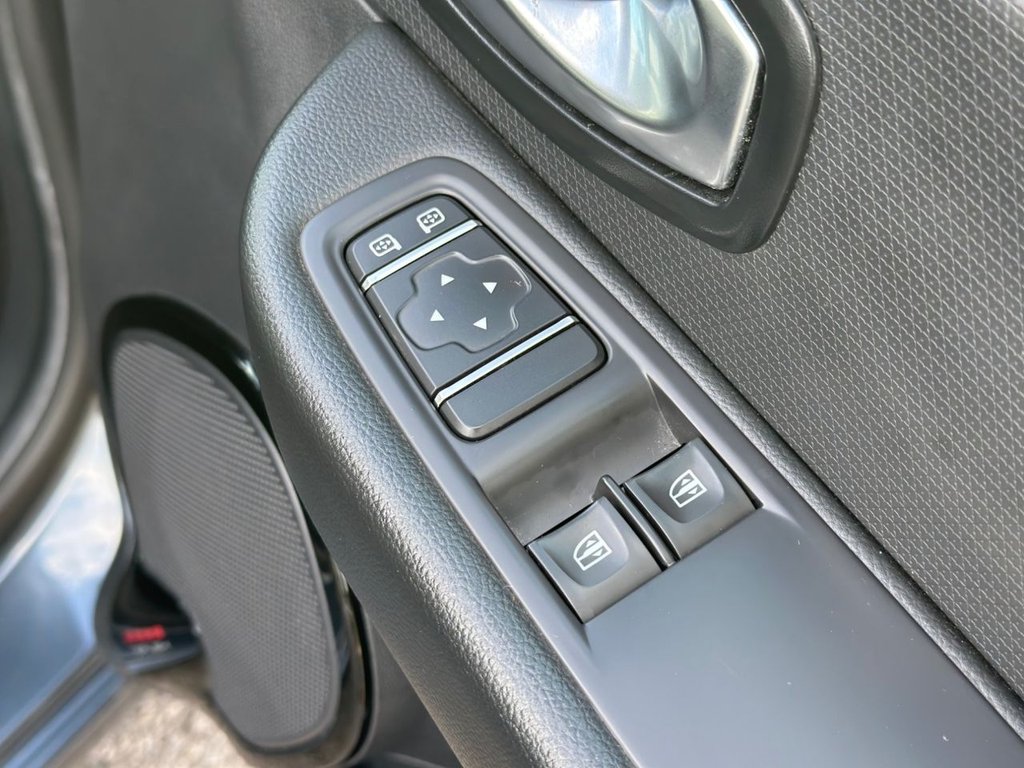 Used Renault Clio 2025 for sale - 76434098: Photo 15