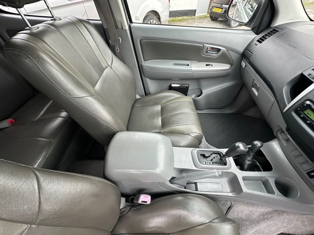 Used Toyota Hilux 2011 for sale - 77703885: Photo 11