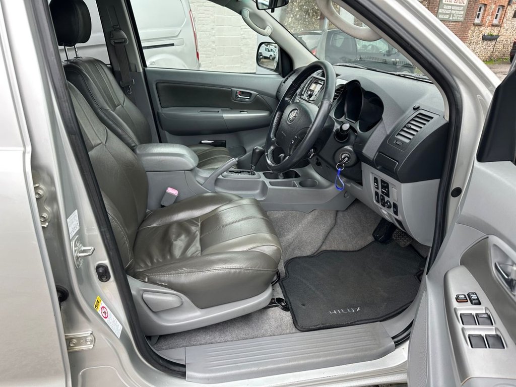 Used Toyota Hilux 2011 for sale - 77703885: Photo 12