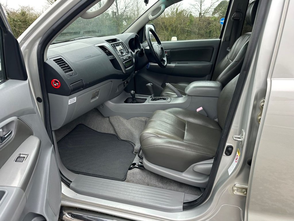 Used Toyota Hilux 2011 for sale - 77703885: Photo 5