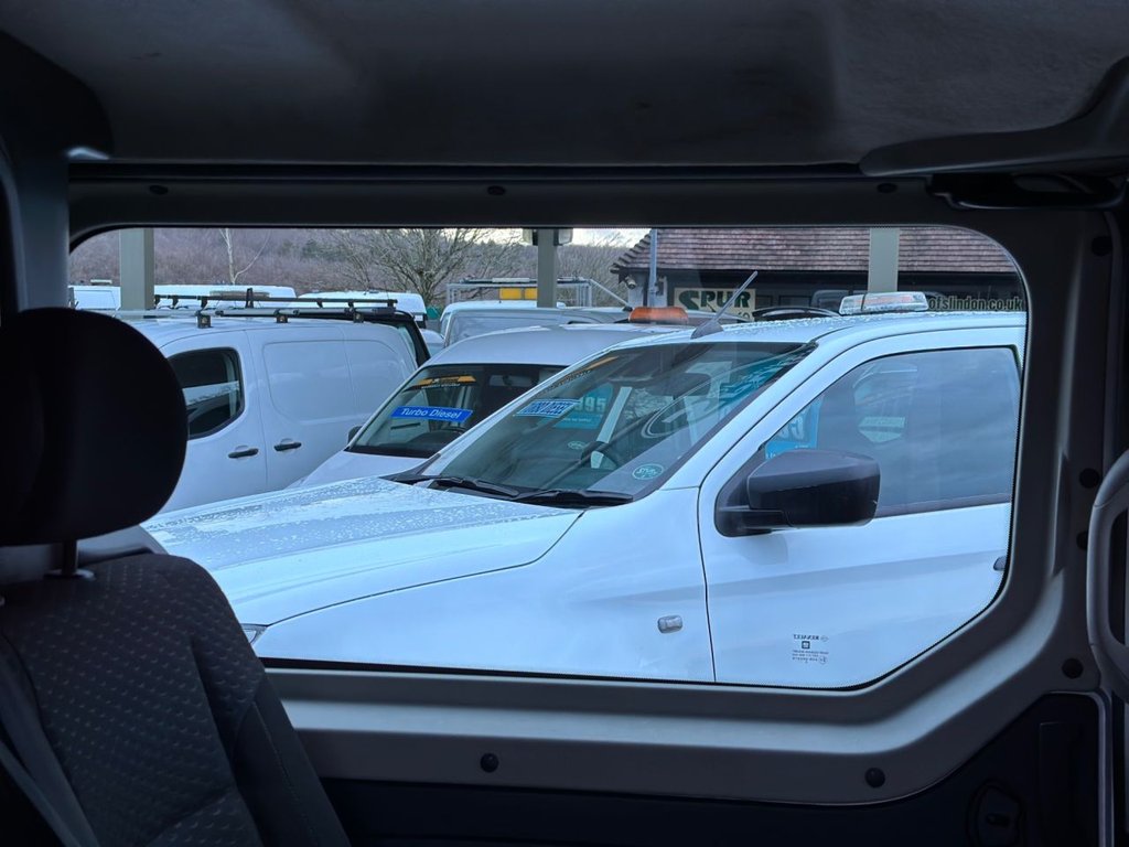 Used Vauxhall Vivaro 2015 for sale - 77302145: Photo 18