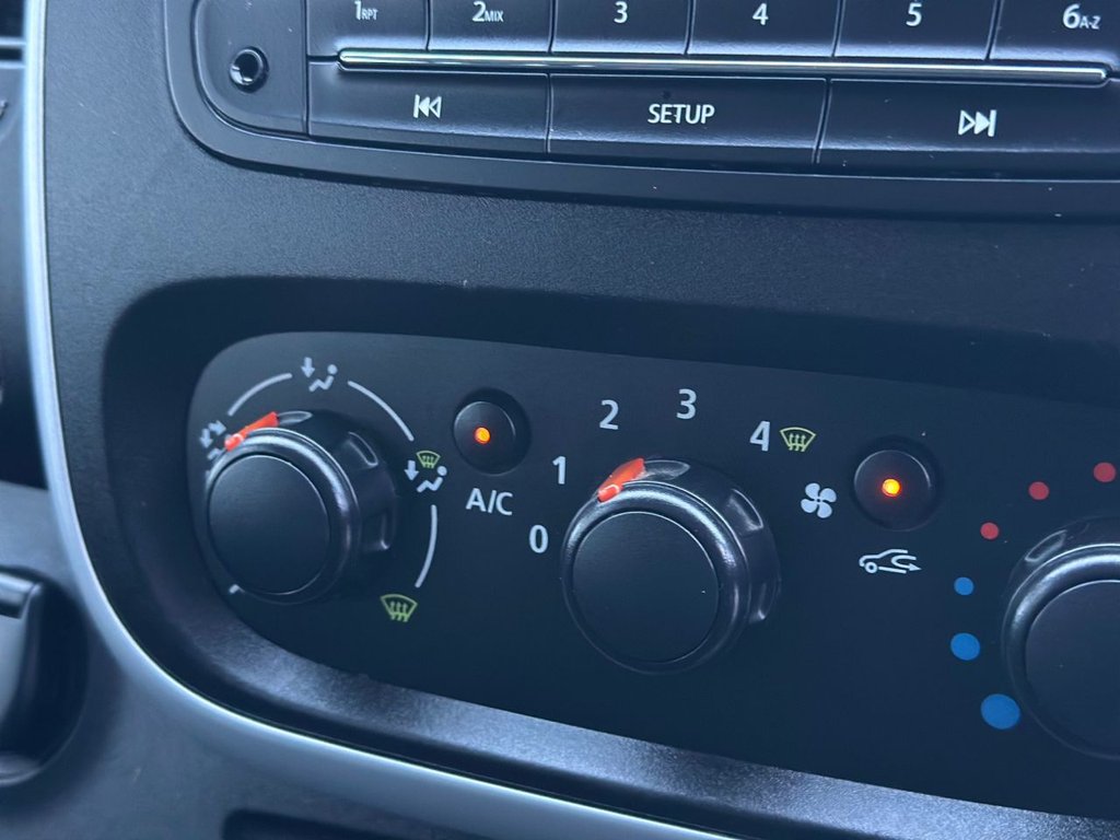 Used Vauxhall Vivaro 2015 for sale - 77302145: Photo 26