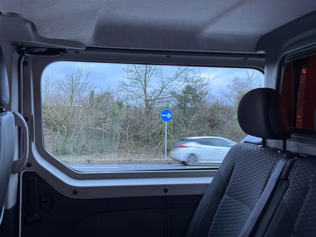 Used Vauxhall Vivaro 2015 for sale - 77302145: Photo 3