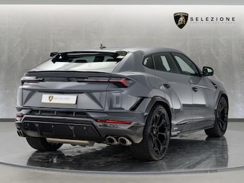 Used Lamborghini Urus undefined for sale - 77301235: Photo