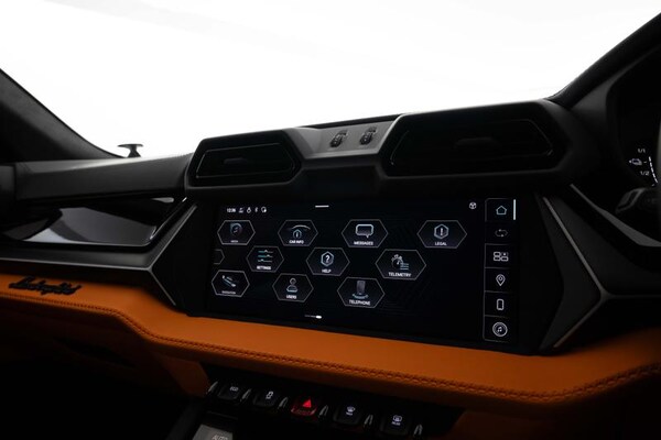 Used Lamborghini Urus 2025 for sale - 76038247: Photo 14