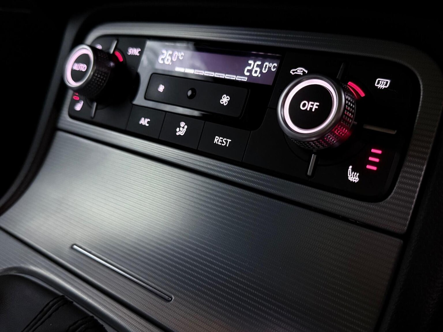 Used Volkswagen Touareg 2015 for sale - 76884890: Photo 32