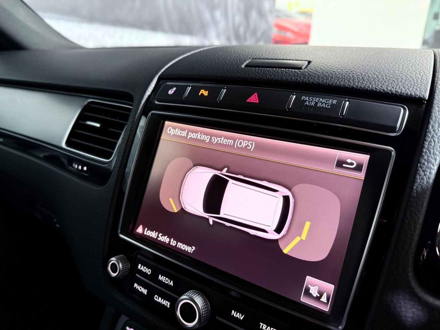 Used Volkswagen Touareg 2015 for sale - 76884890: Photo 41