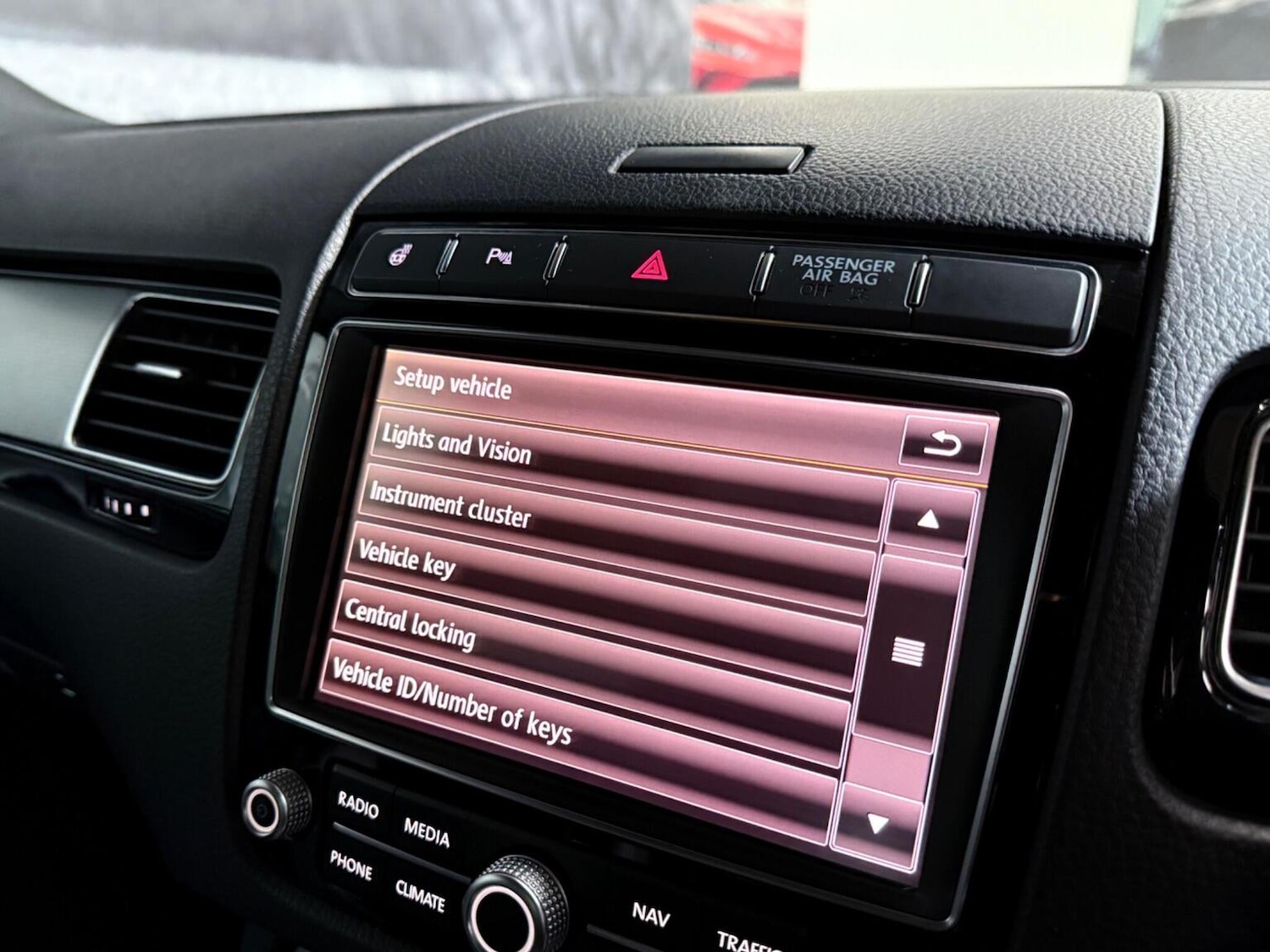 Used Volkswagen Touareg 2015 for sale - 76884890: Photo 47