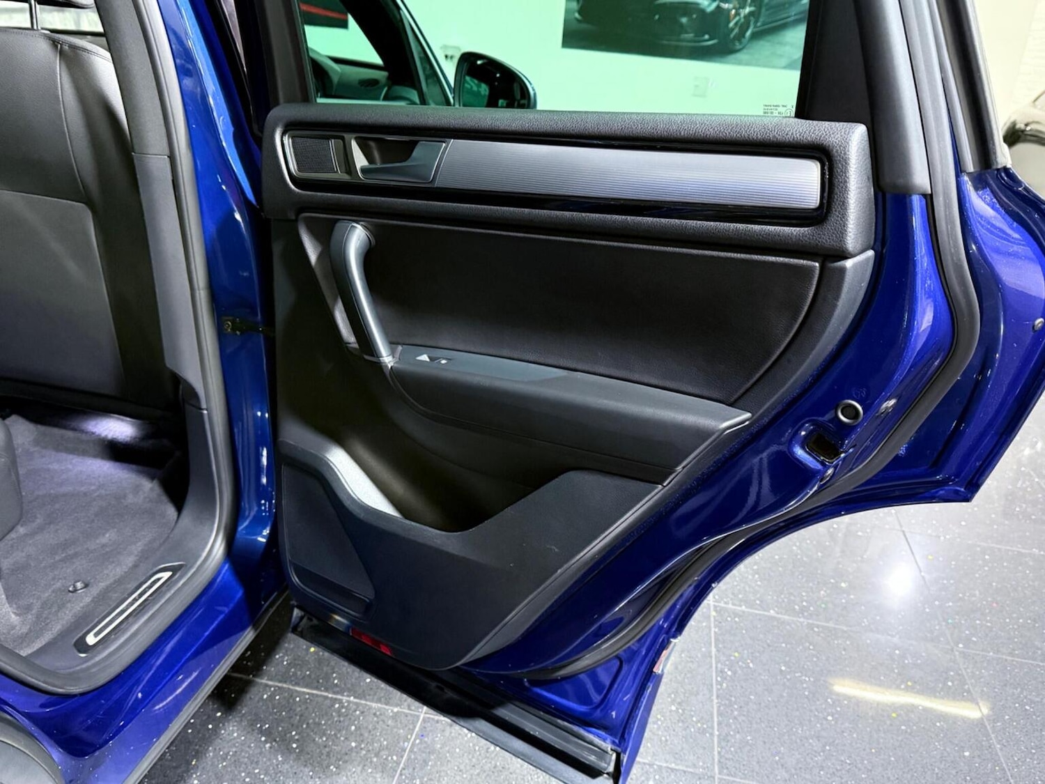 Used Volkswagen Touareg 2015 for sale - 76884890: Photo 63