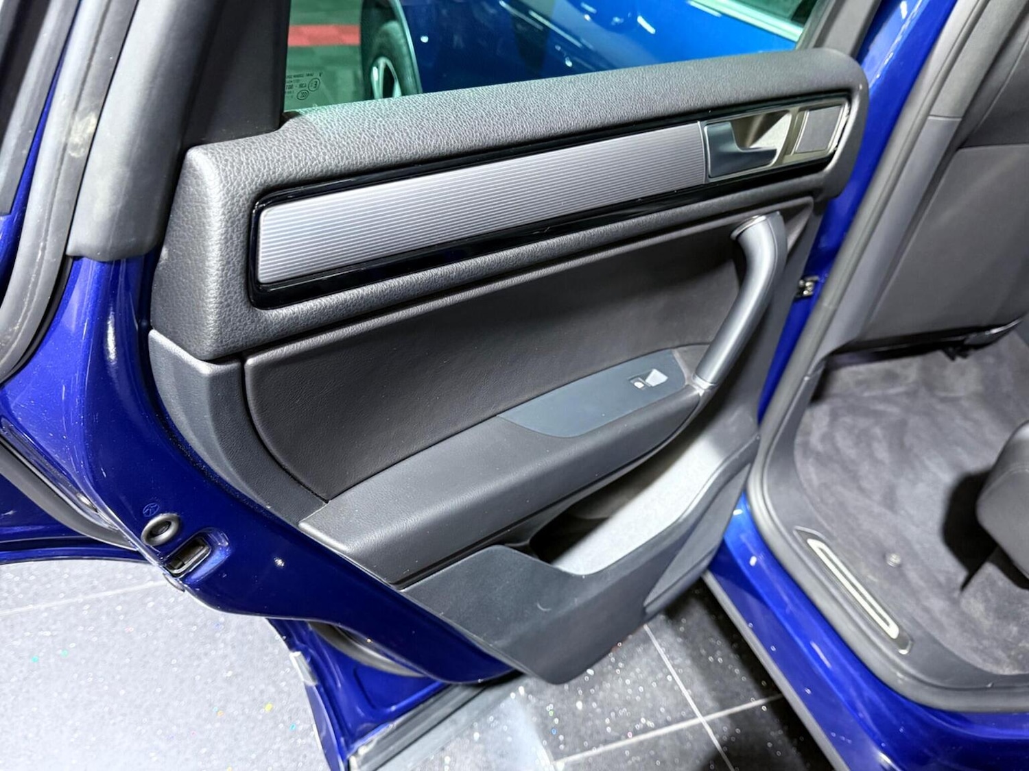 Used Volkswagen Touareg 2015 for sale - 76884890: Photo 65