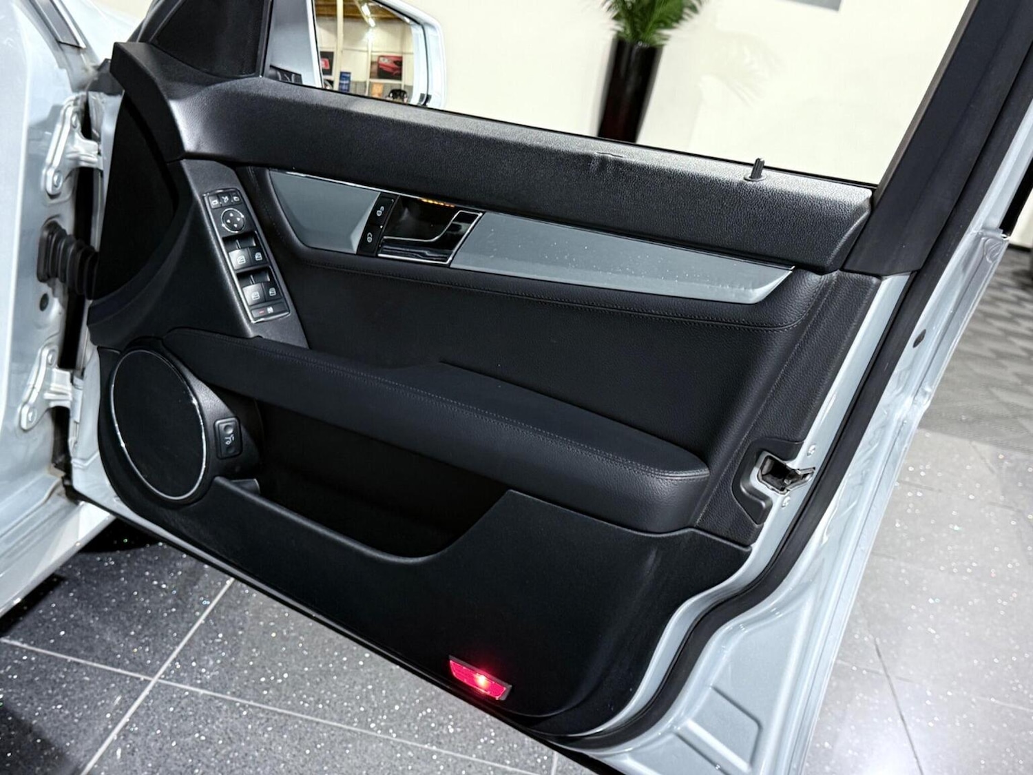 Used Mercedes-Benz C Class 2010 for sale - 77053725: Photo 28