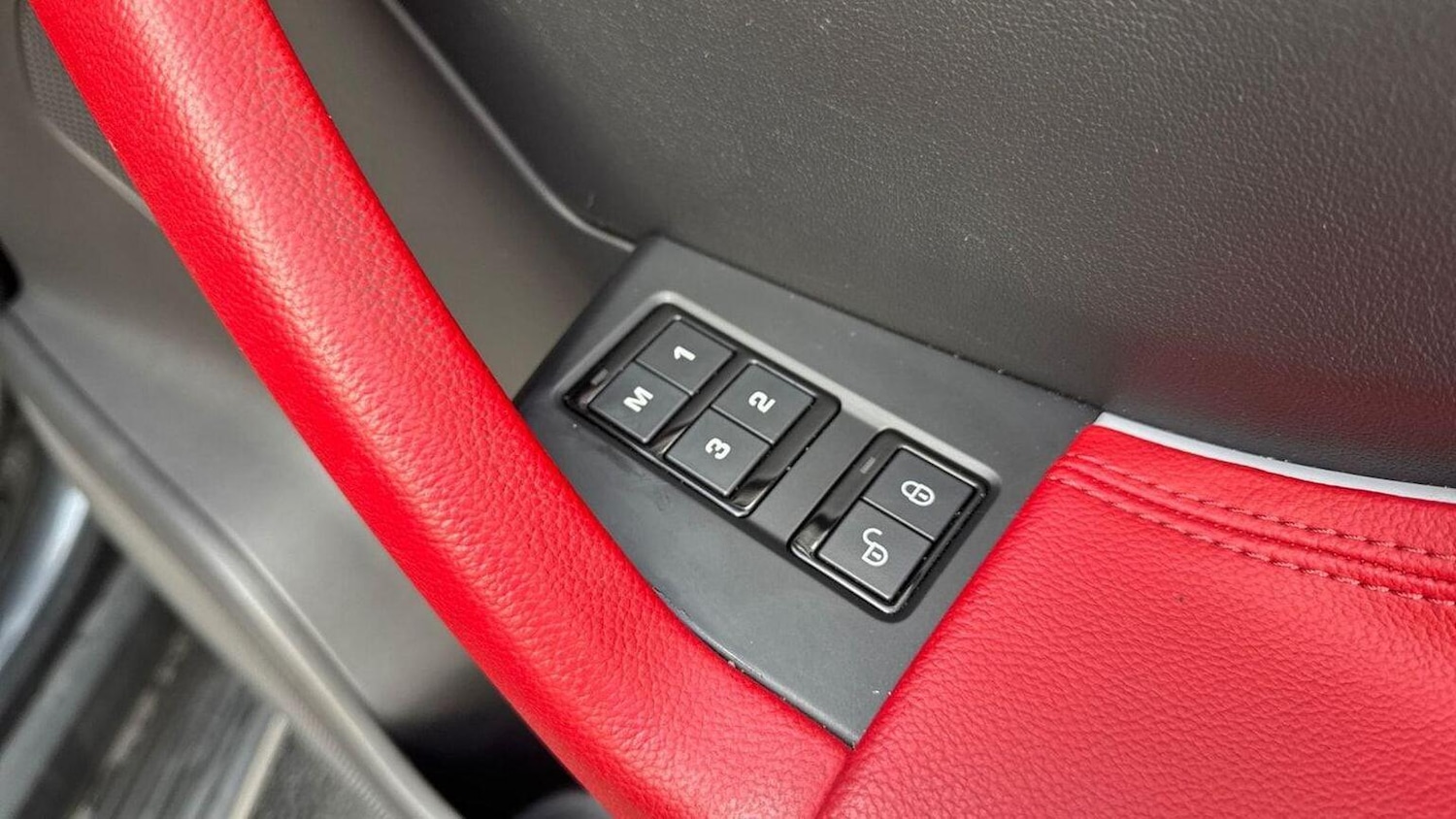 Used Jaguar F-Pace 2017 for sale - 76541626: Photo 11