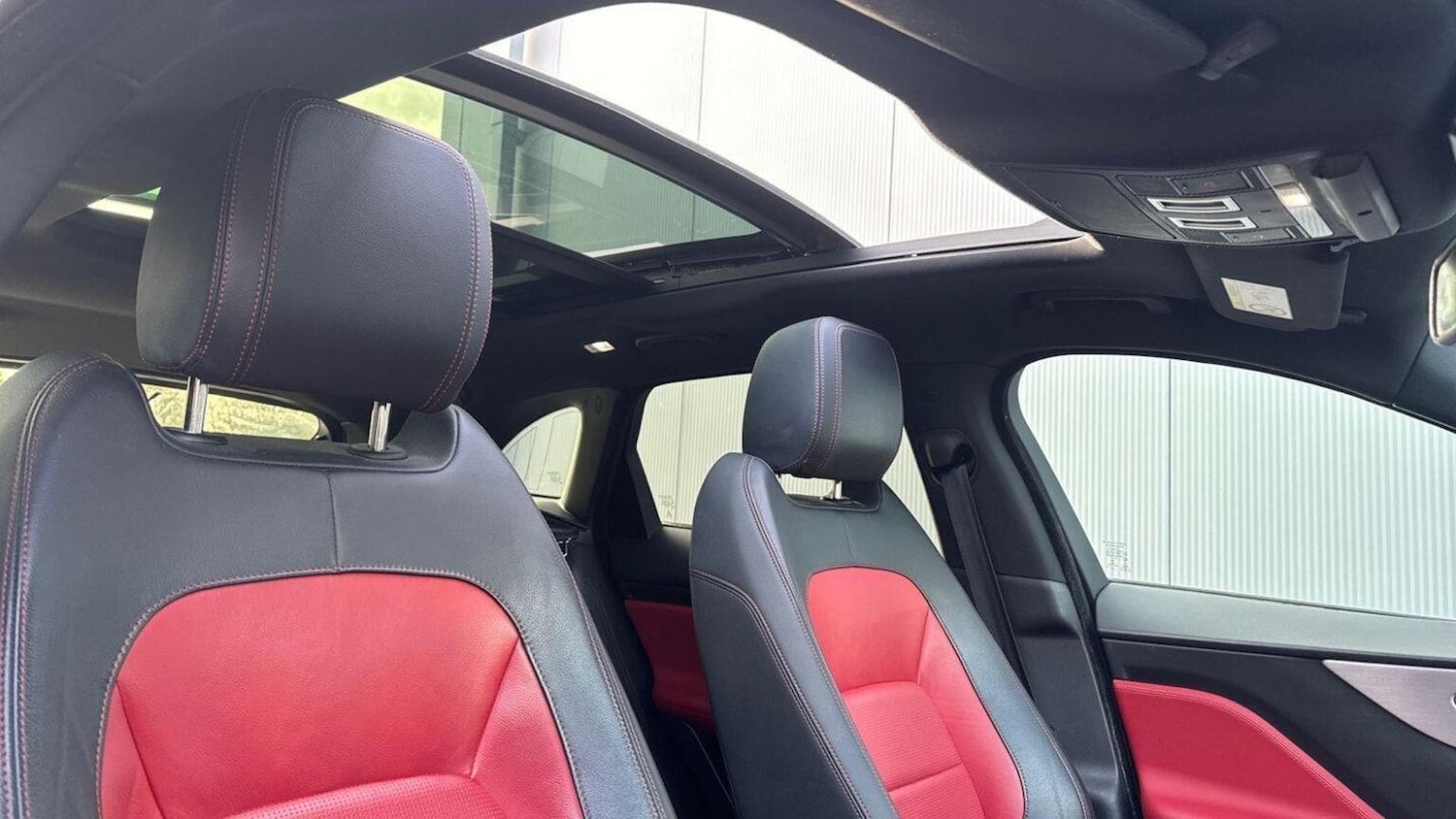 Used Jaguar F-Pace 2017 for sale - 76541626: Photo 4