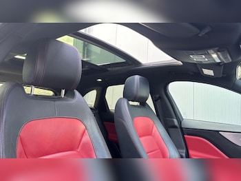 Used Jaguar F-Pace 2017 for sale - 76541626: Photo