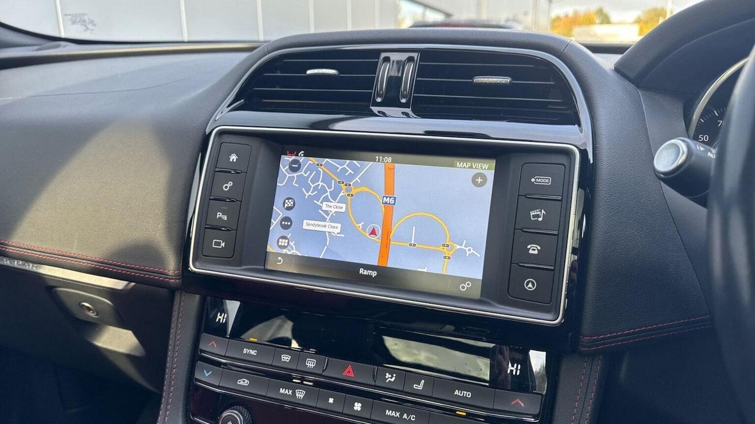 Used Jaguar F-Pace 2017 for sale - 76541626: Photo 6