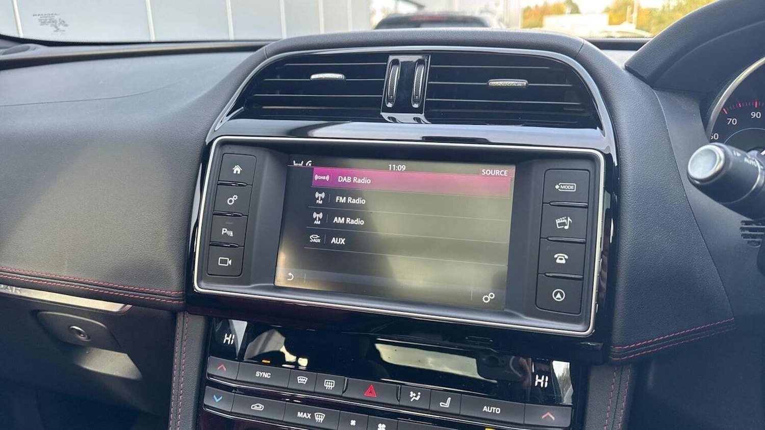 Used Jaguar F-Pace 2017 for sale - 76541626: Photo 8