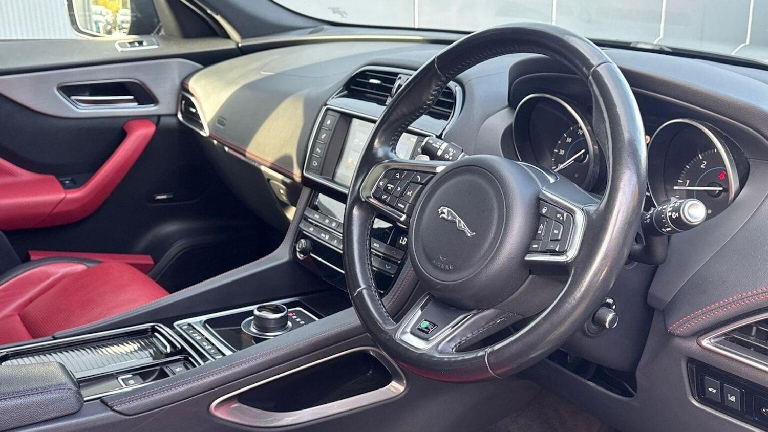 Used Jaguar F-Pace 2017 for sale - 76541626: Photo 9