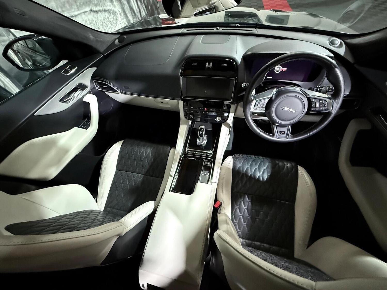 Used Jaguar F-Pace 2021 for sale - 76455399: Photo 14