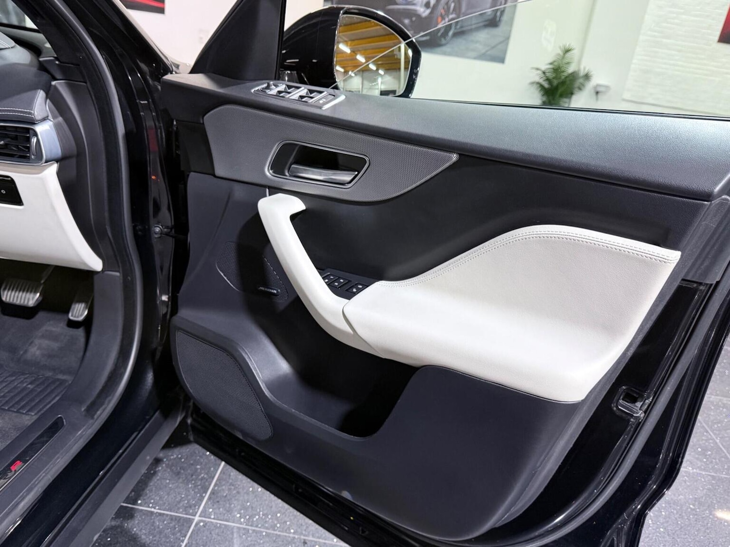 Used Jaguar F-Pace 2021 for sale - 76455399: Photo 63