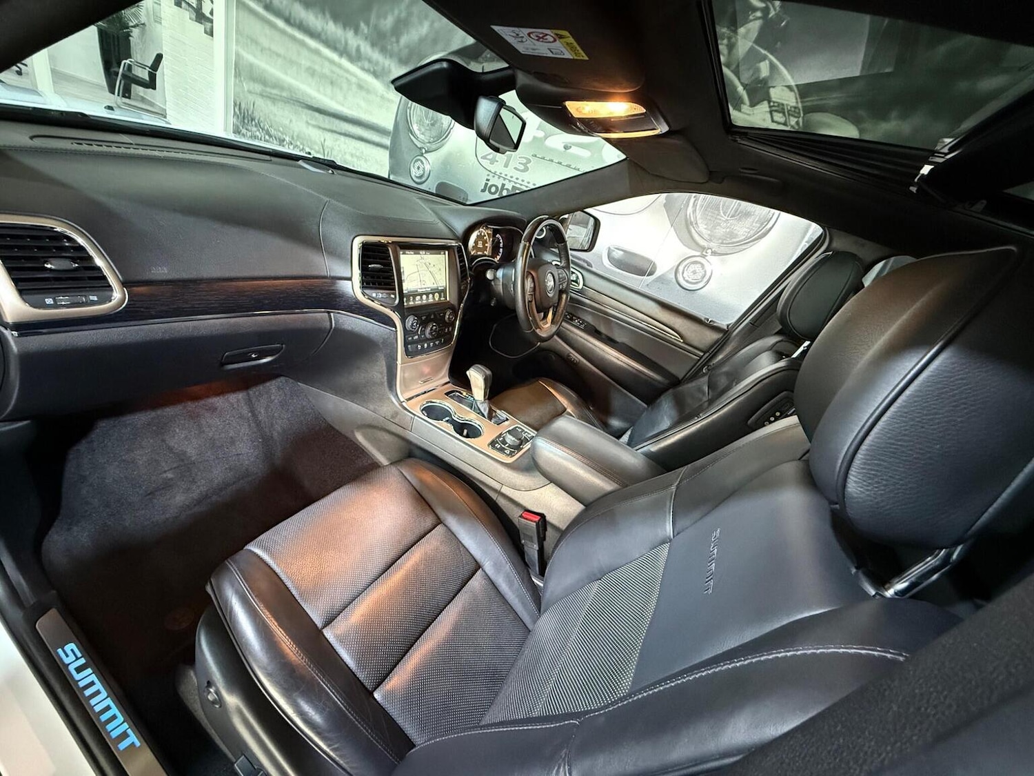 Used Jeep Grand Cherokee 2017 for sale - 78057131: Photo 2