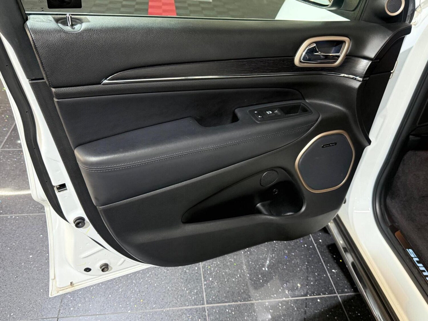 Used Jeep Grand Cherokee 2017 for sale - 78057131: Photo 72