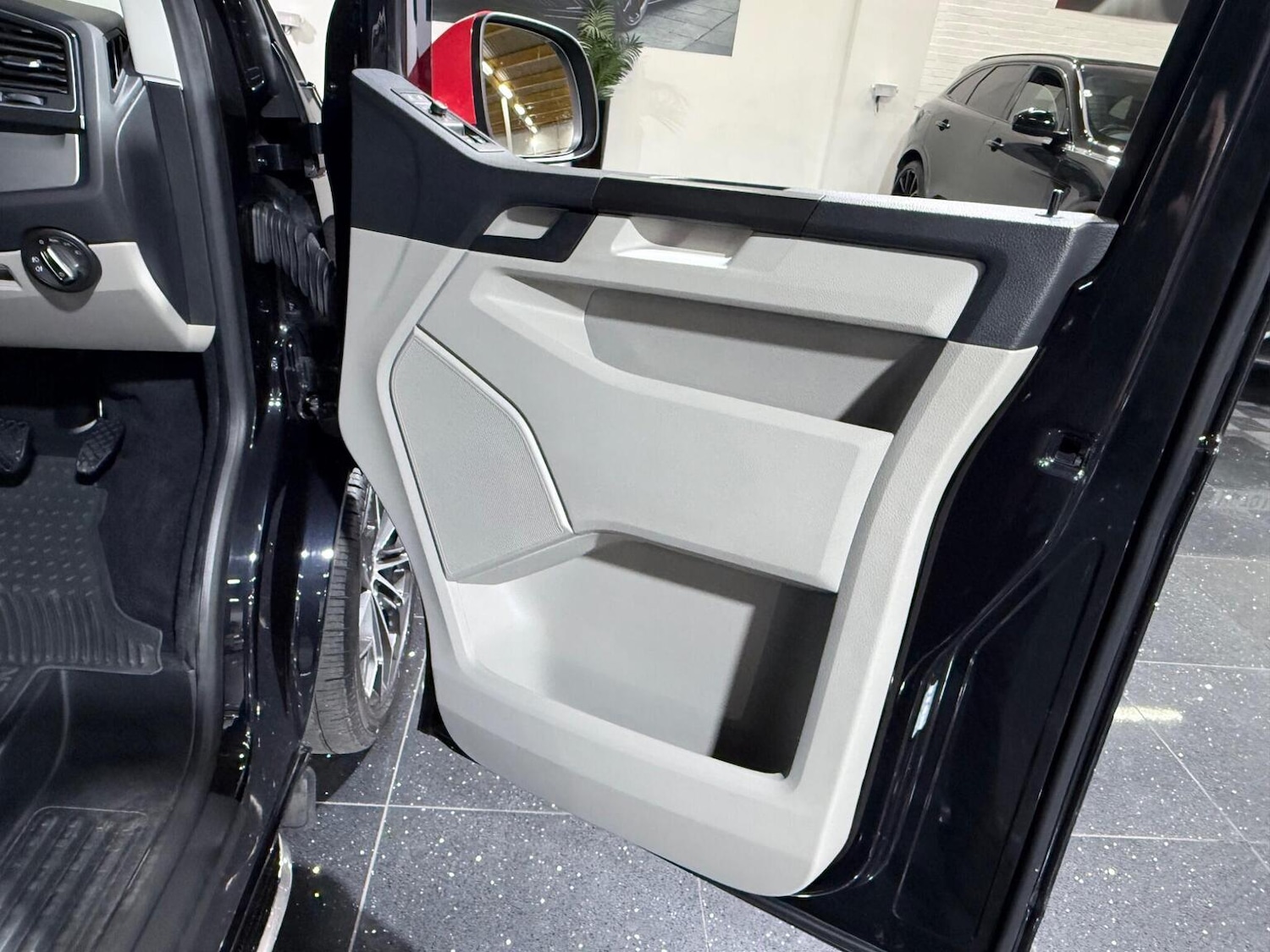 Used Volkswagen Transporter 2019 for sale - 77906425: Photo 59