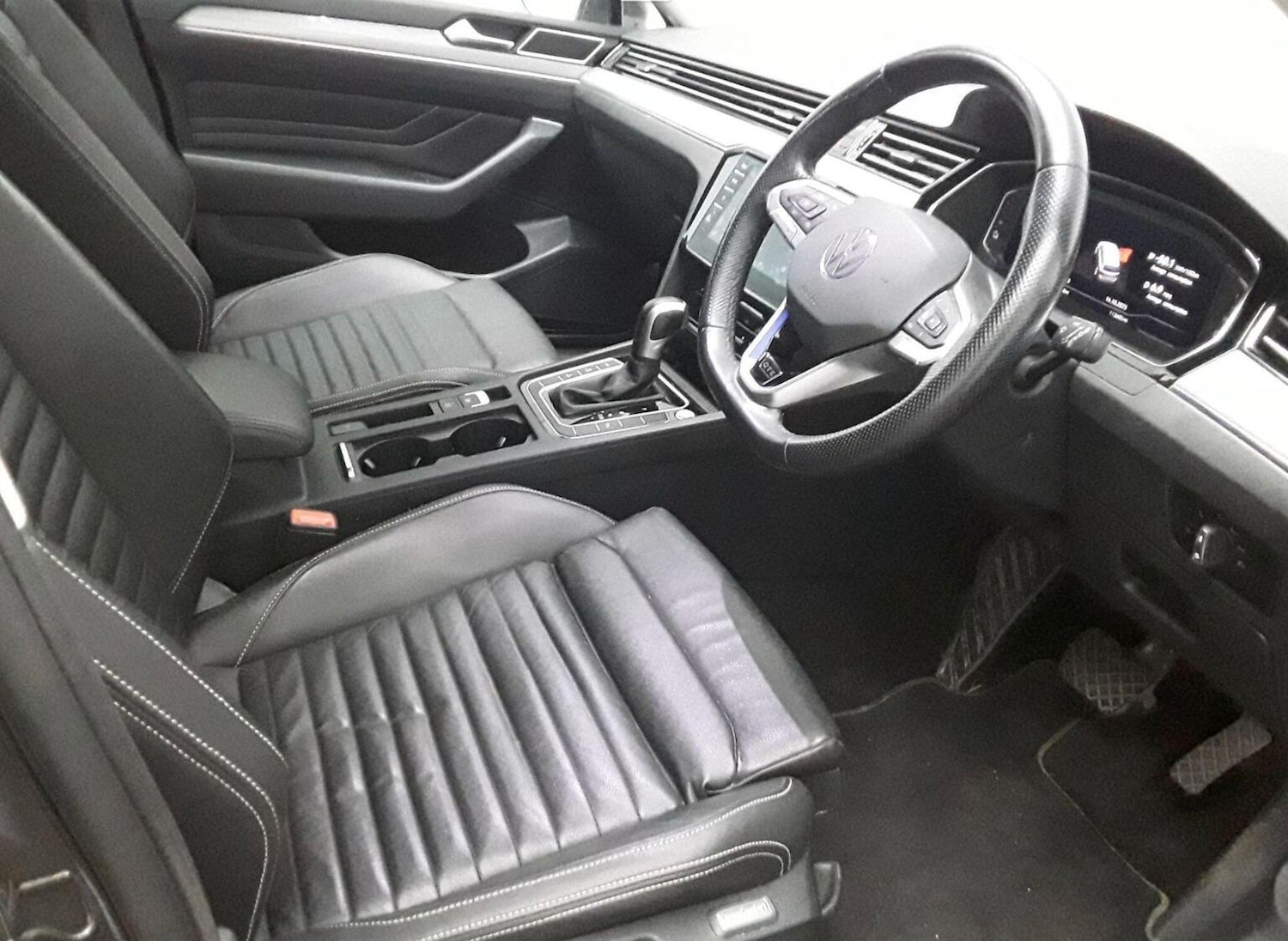 Used Volkswagen Passat 2022 for sale - 76576912: Photo 2