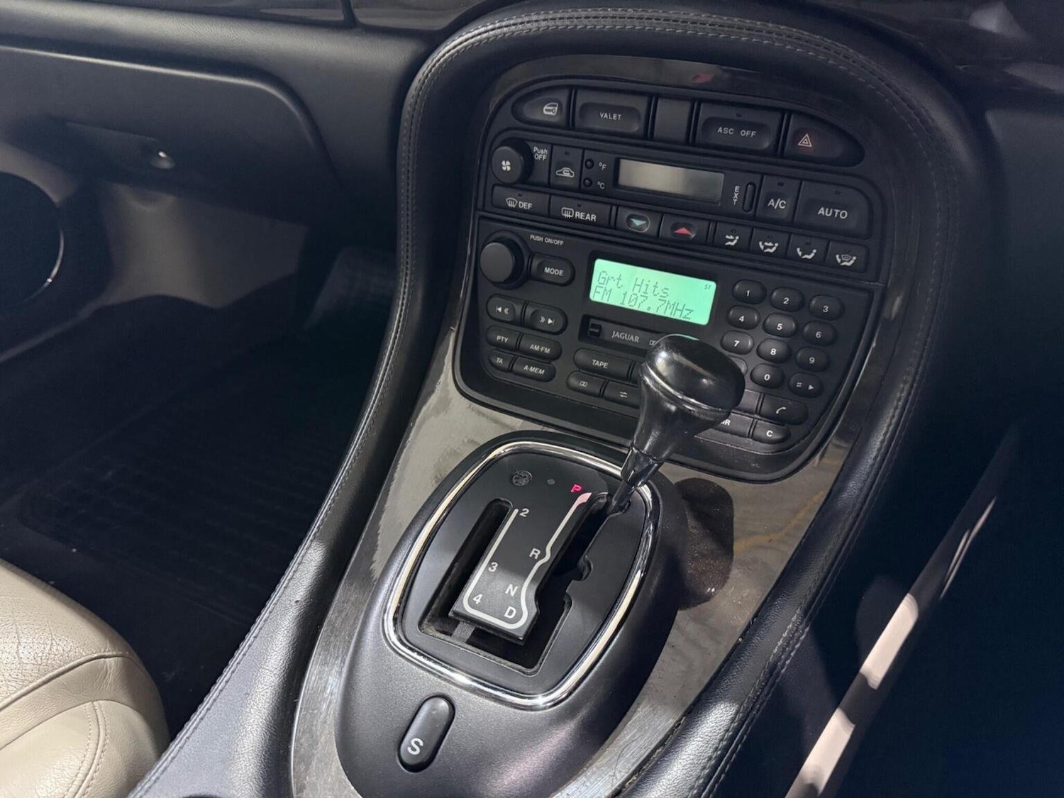 Used Jaguar XJ 1997 for sale - 77464704: Photo 11