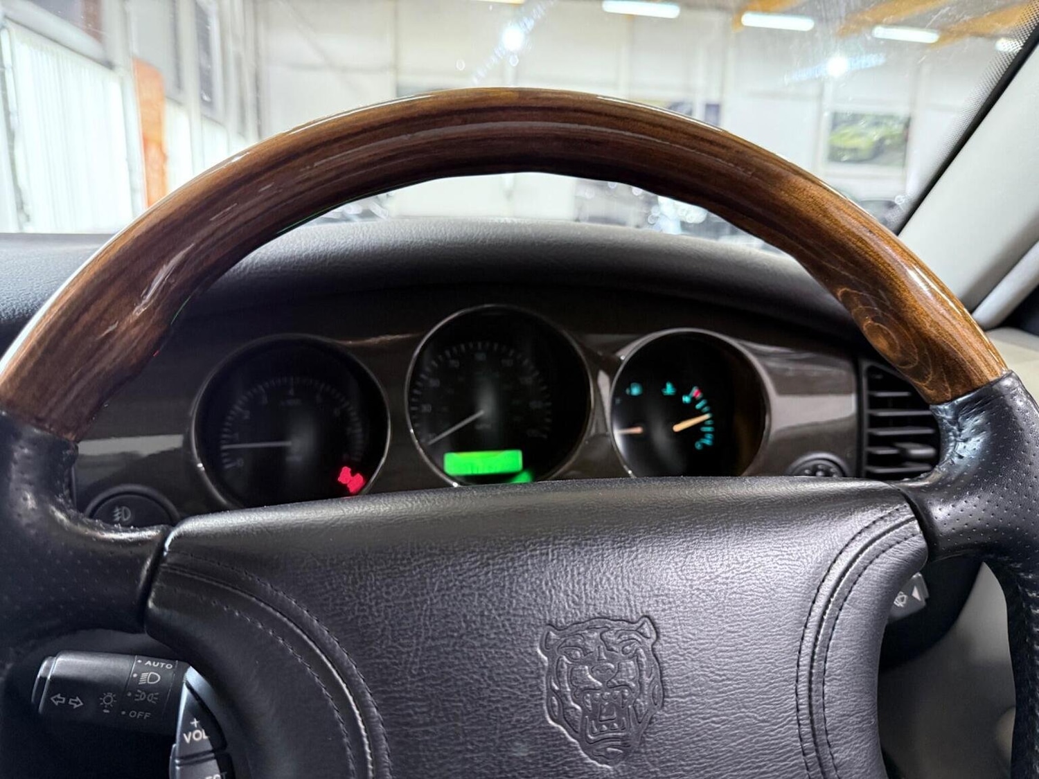 Used Jaguar XJ 1997 for sale - 77464704: Photo 8