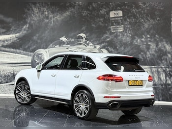 Used Porsche Cayenne 2016 for sale - 79060207: Photo