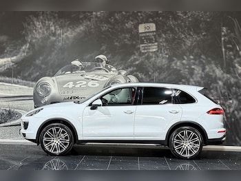Used Porsche Cayenne 2016 for sale - 79060207: Photo