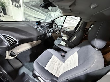 Used Ford Tourneo Custom 2017 for sale - 75869560: Photo