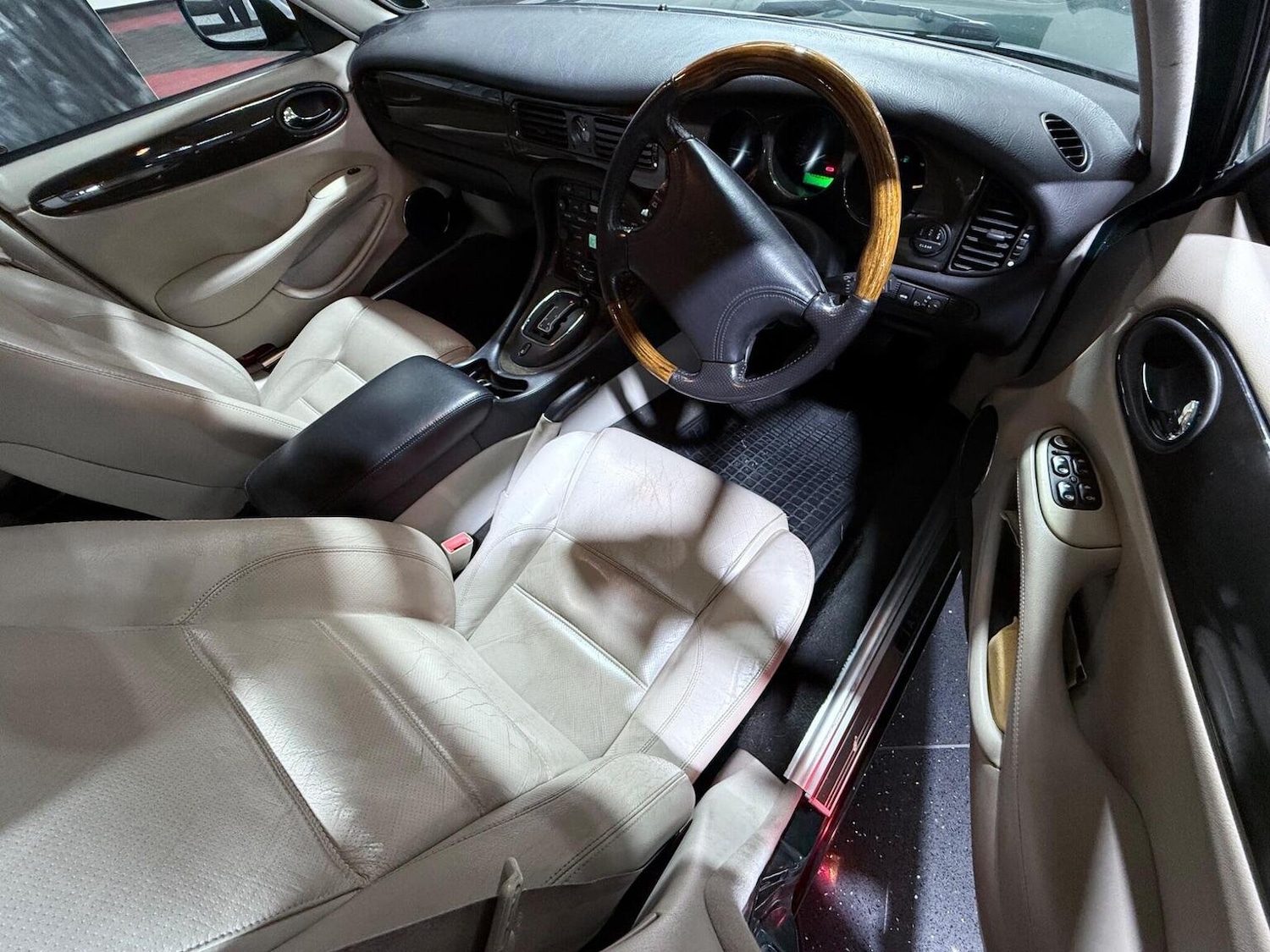 Used Jaguar XJ 1997 for sale - 77906406: Photo 5