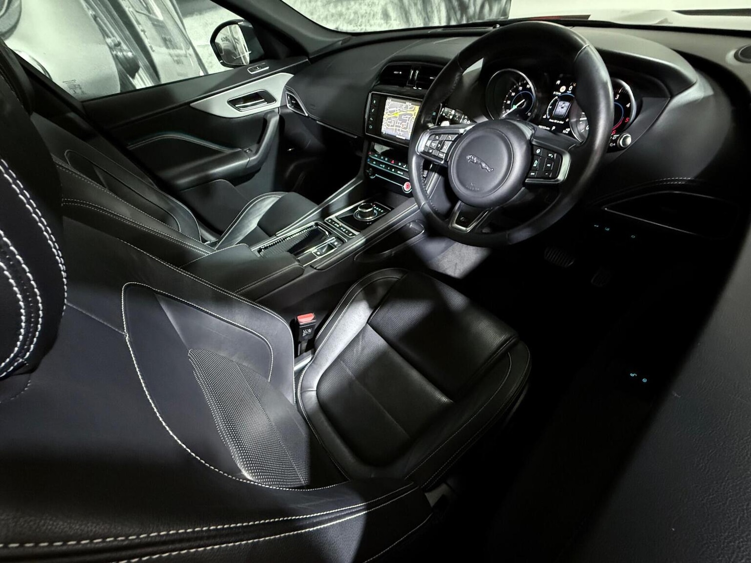 Used Jaguar F-Pace 2017 for sale - 76762157: Photo 10