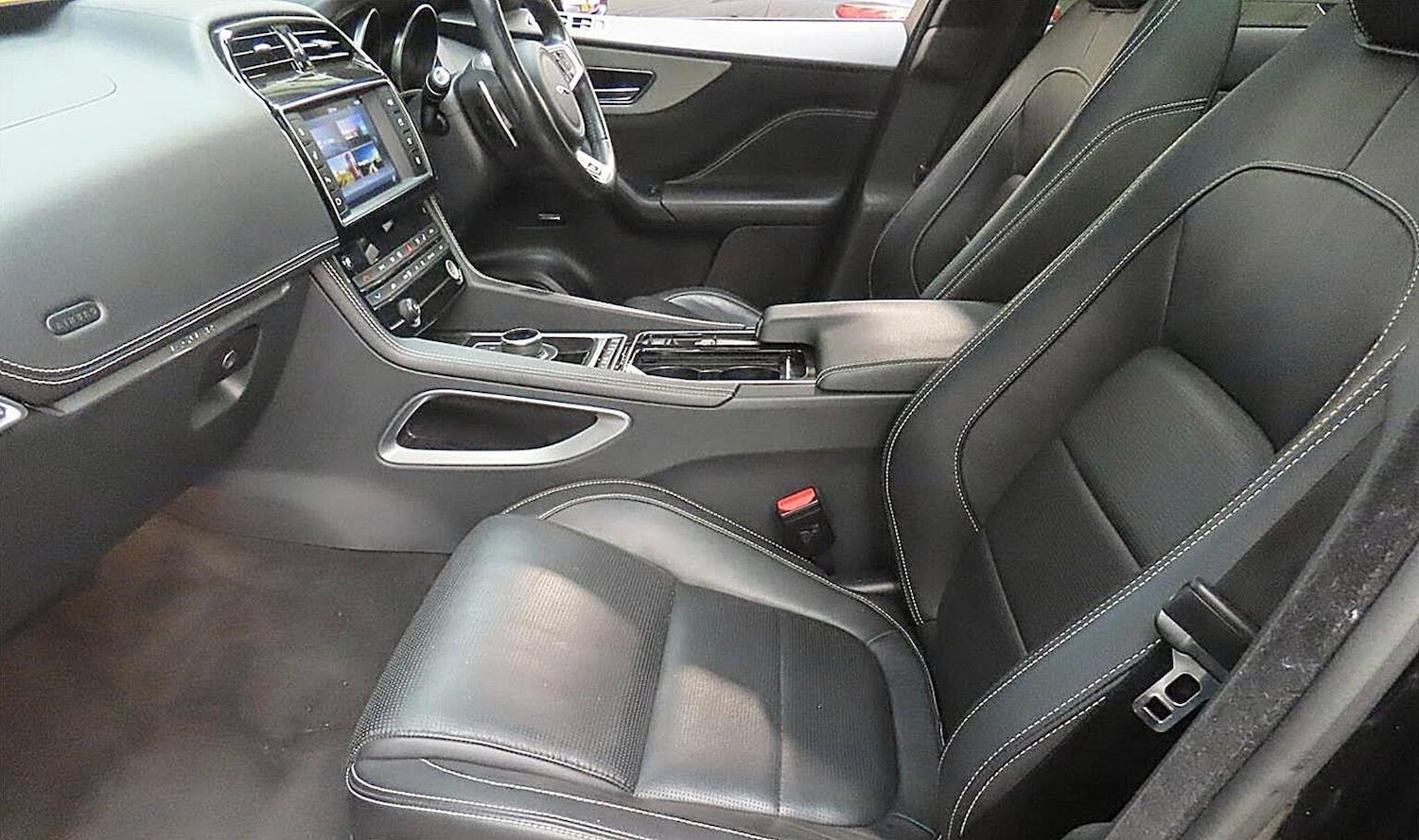 Used Jaguar F-Pace 2017 for sale - 76762157: Photo 2