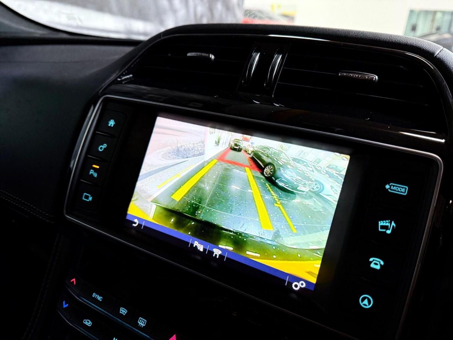 Used Jaguar F-Pace 2017 for sale - 76762157: Photo 27