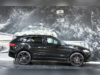 Used Jaguar F-Pace 2017 for sale - 76762157: Photo