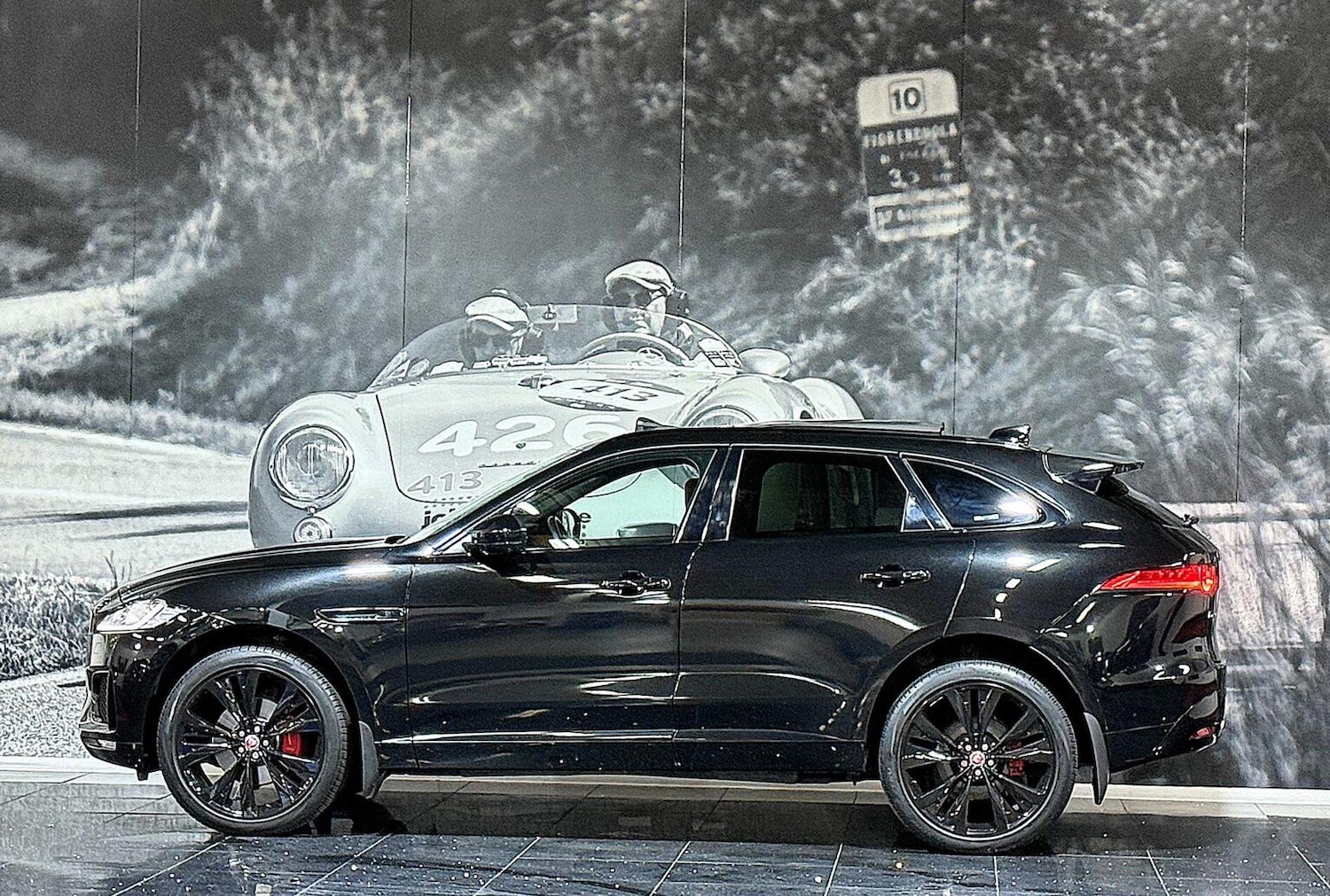 Used Jaguar F-Pace 2017 for sale - 76762157: Photo 5