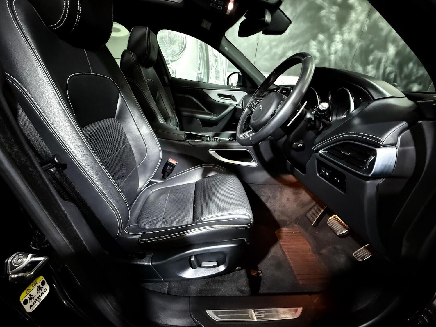 Used Jaguar F-Pace 2017 for sale - 76762157: Photo 6