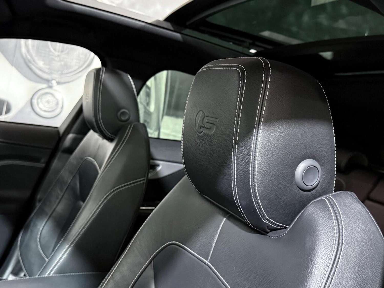 Used Jaguar F-Pace 2017 for sale - 76762157: Photo 8