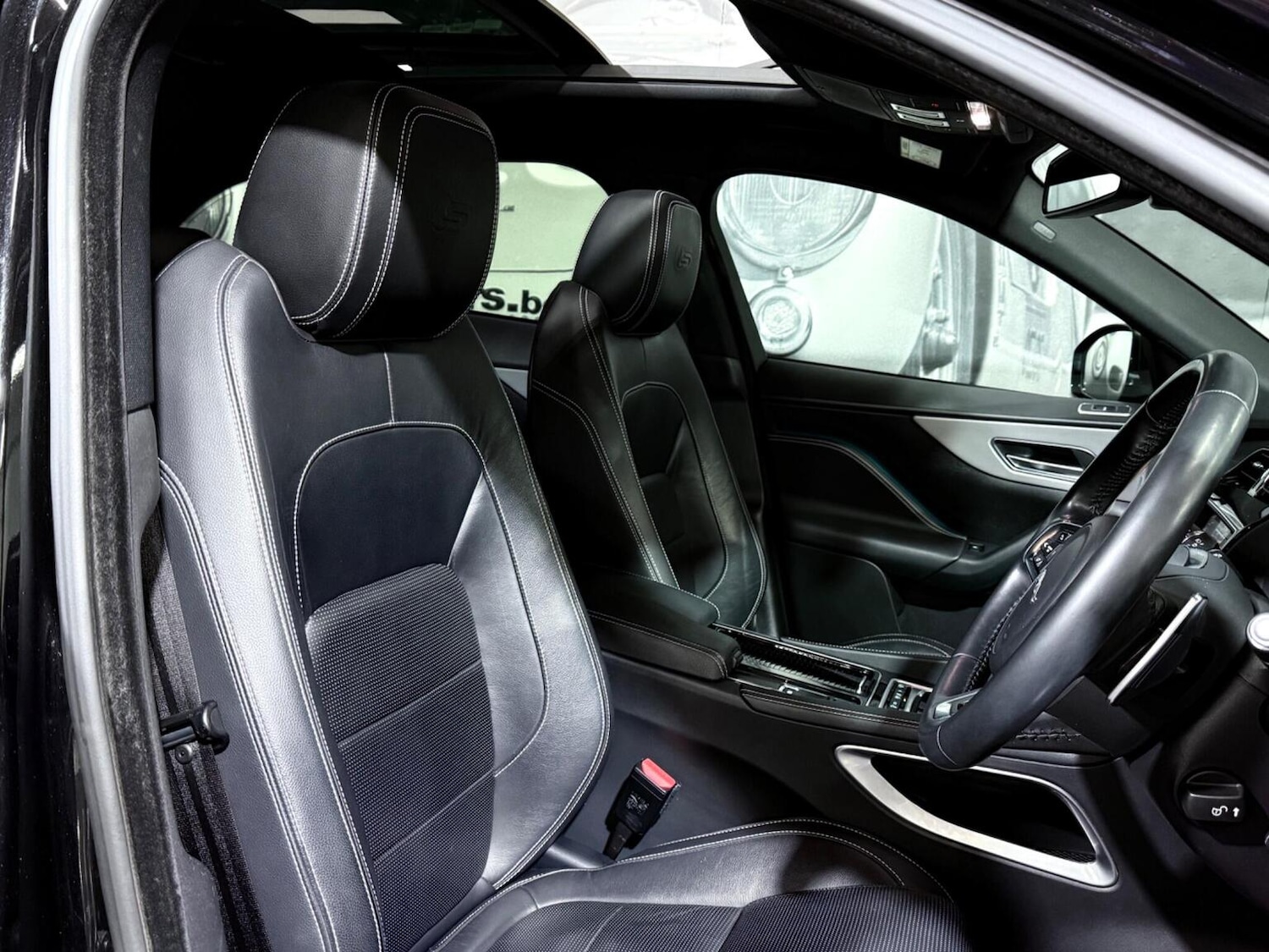 Used Jaguar F-Pace 2017 for sale - 76762157: Photo 9