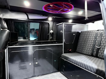 Used Volkswagen Transporter Sportline 2014 for sale - 77014776: Photo