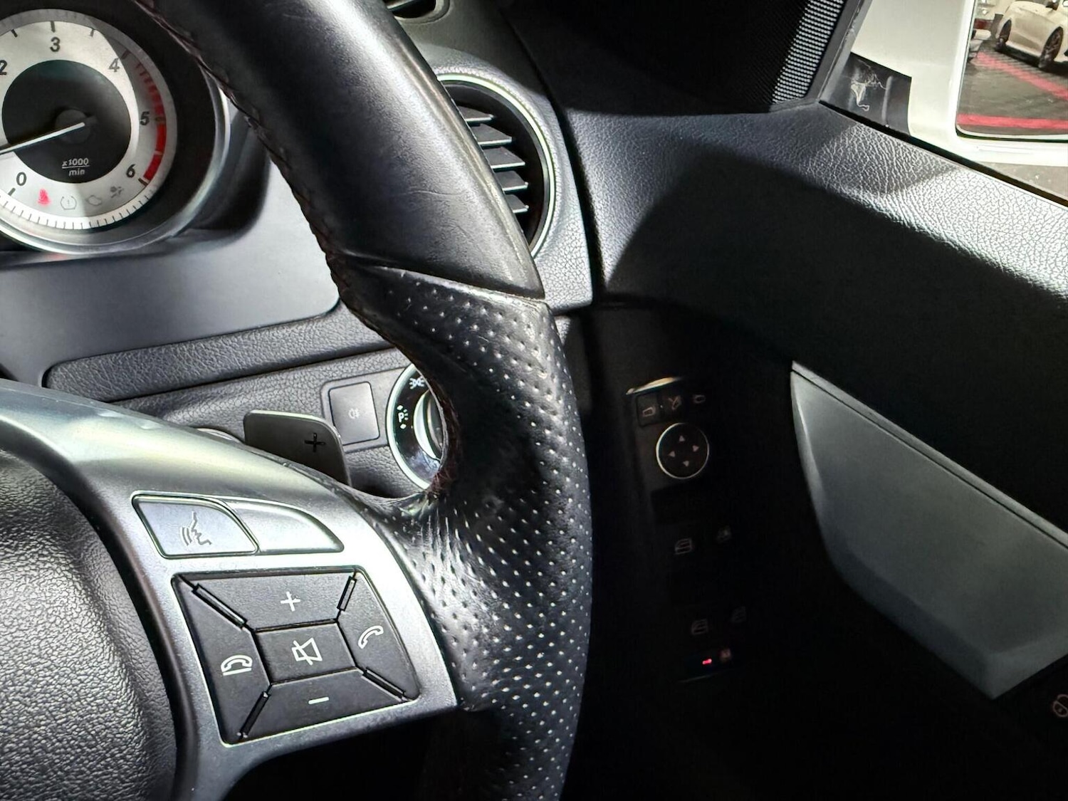 Used Mercedes-Benz C Class 2013 for sale - 76363063: Photo 32