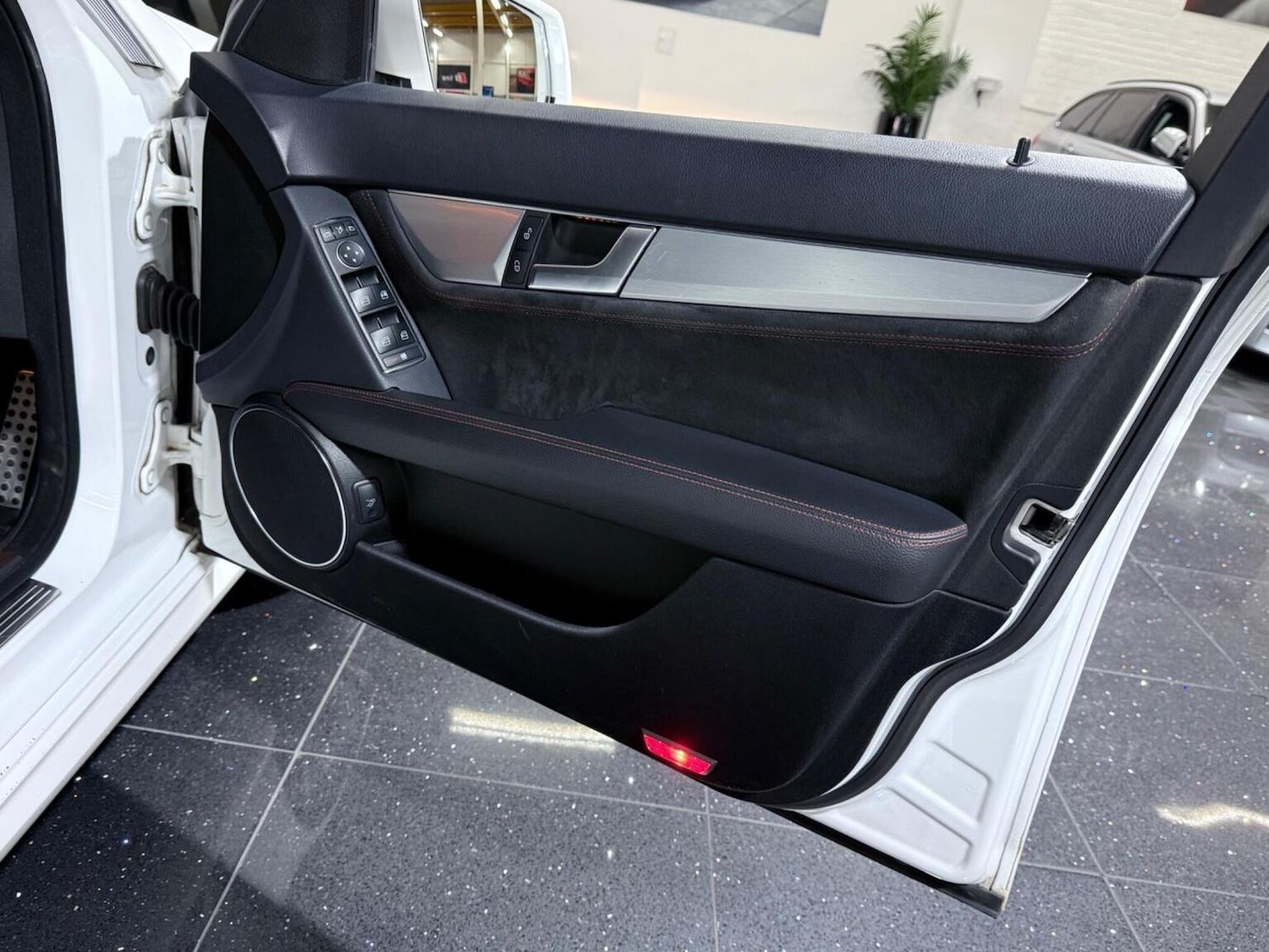 Used Mercedes-Benz C Class 2013 for sale - 76363063: Photo 42