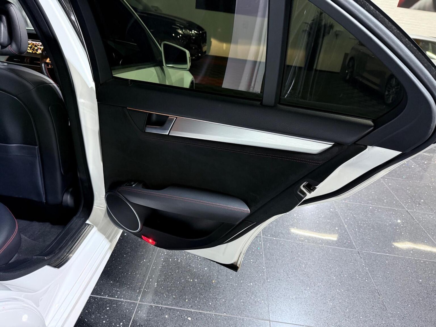 Used Mercedes-Benz C Class 2013 for sale - 76363063: Photo 44