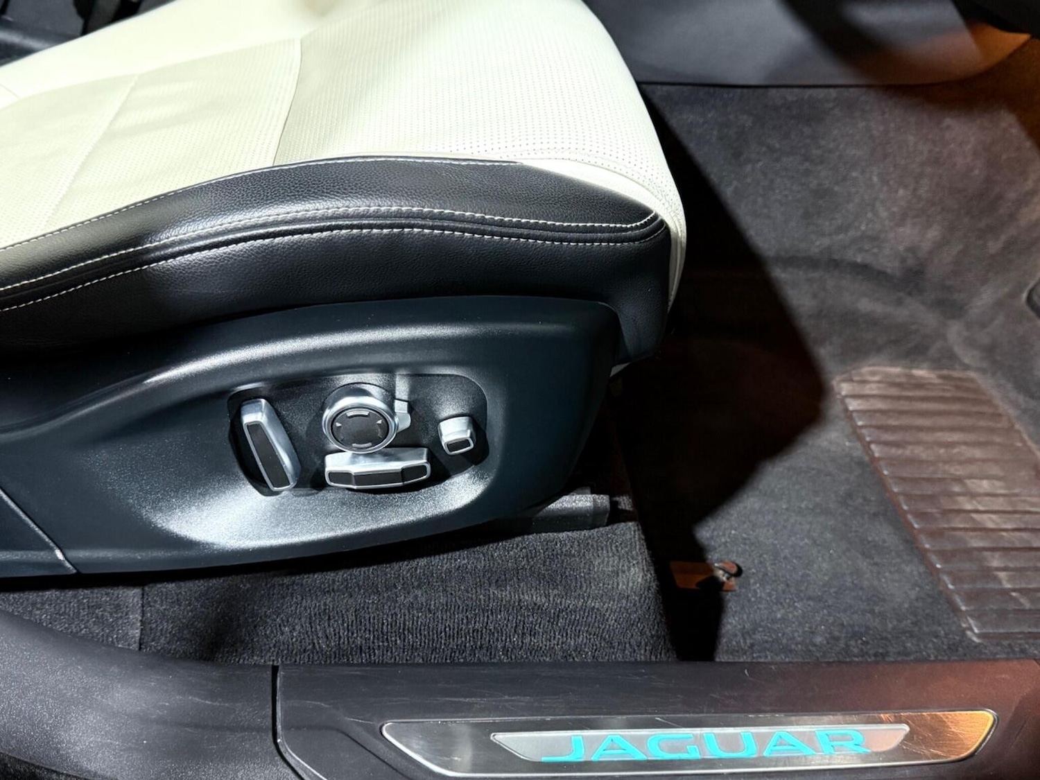 Used Jaguar F-Pace 2018 for sale - 77052980: Photo 10
