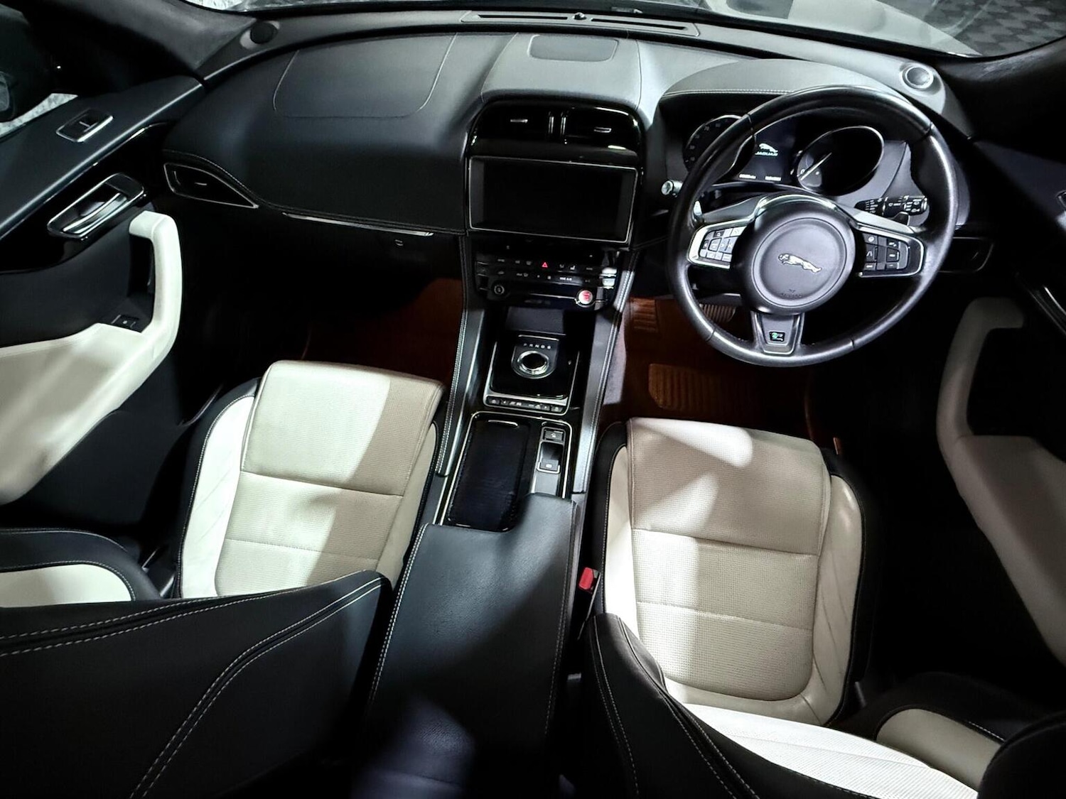 Used Jaguar F-Pace 2018 for sale - 77052980: Photo 13