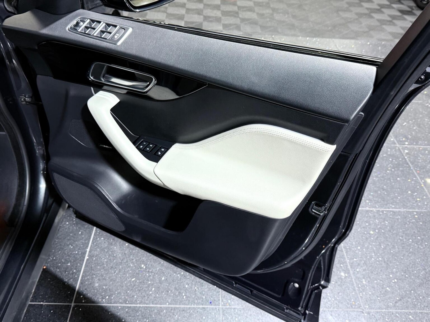 Used Jaguar F-Pace 2018 for sale - 77052980: Photo 54