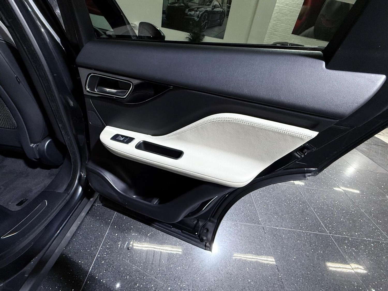 Used Jaguar F-Pace 2018 for sale - 77052980: Photo 59