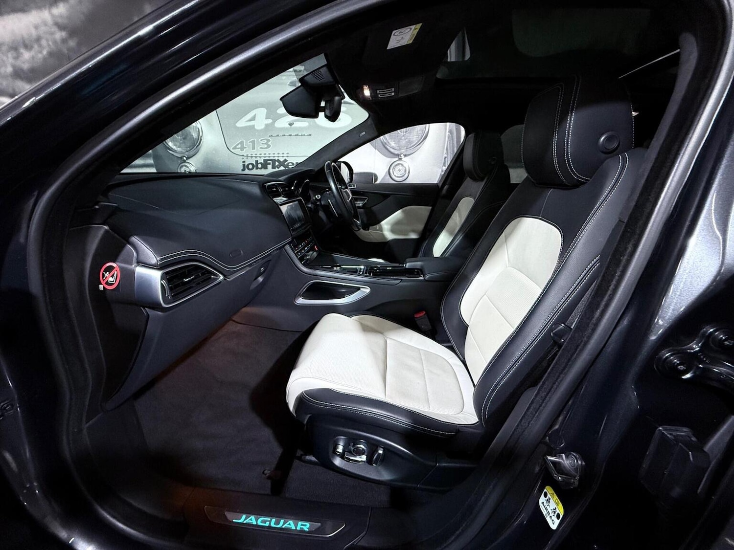 Used Jaguar F-Pace 2018 for sale - 77052980: Photo 6